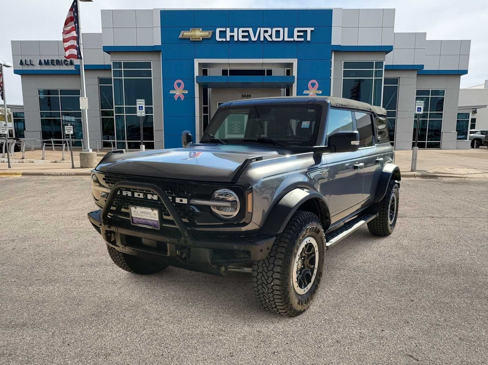 2024 Ford Bronco Wildtrak in Gray/Gray — front three-quarter view