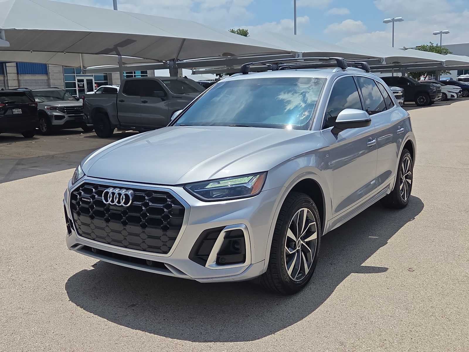 2022 Audi Q5 — interior view
